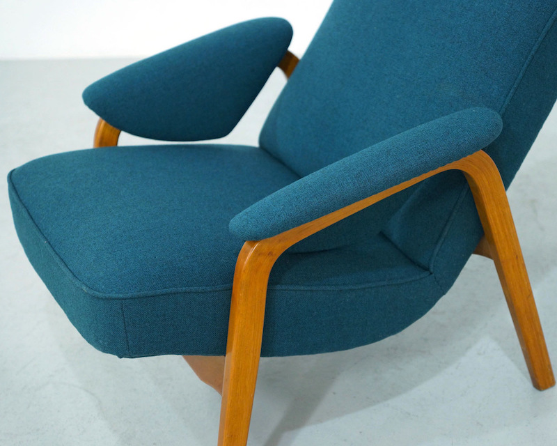 Artifort lounge chair Mod. 137 by Theo Ruth