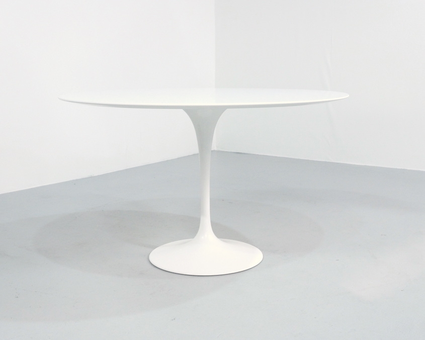 Tulip Dining Table by Eero Saarinen for Knoll