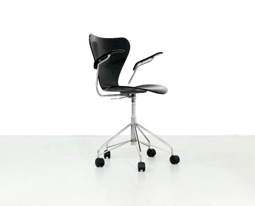 1980s Swivel Desk Chair by Arne Jacobsen mod. 3217