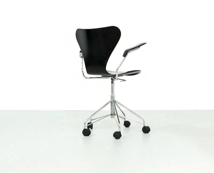1980s Swivel Desk Chair by Arne Jacobsen mod. 3217