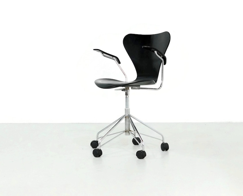 1980s Swivel Desk Chair by Arne Jacobsen mod. 3217