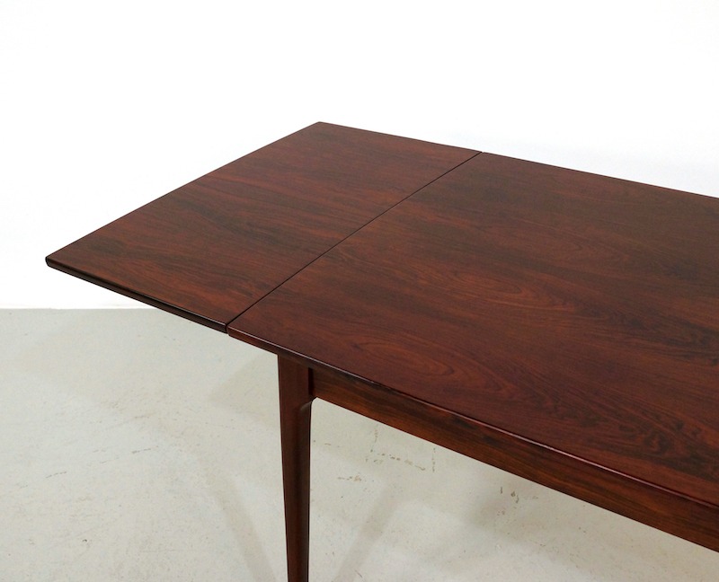 Mid-Century Extendable Rosewood Dining Table