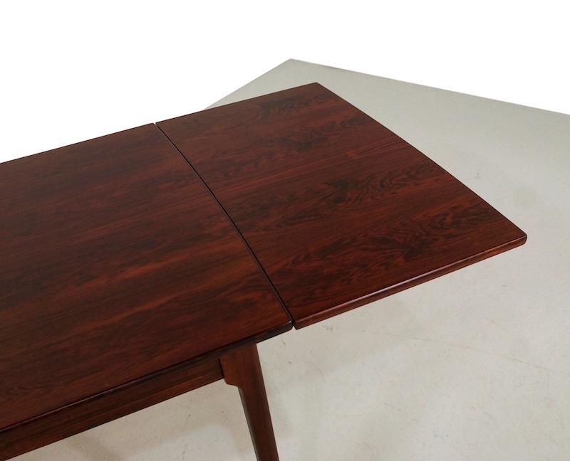 Mid-Century Extendable Rosewood Dining Table