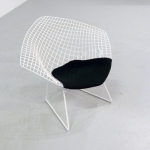 Vintage diamond chair design Harry Bertoia for 421 Knoll international