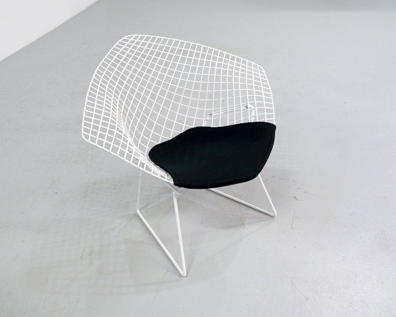 Vintage diamond chair design Harry Bertoia for 421 Knoll international